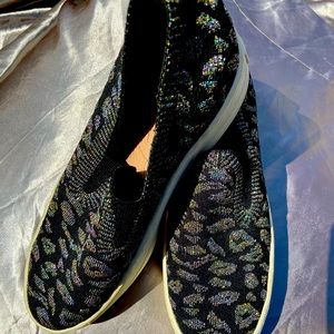 Women 9 Skechers slip one